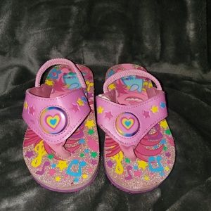 Trolls World Tour Poppy flip flops
